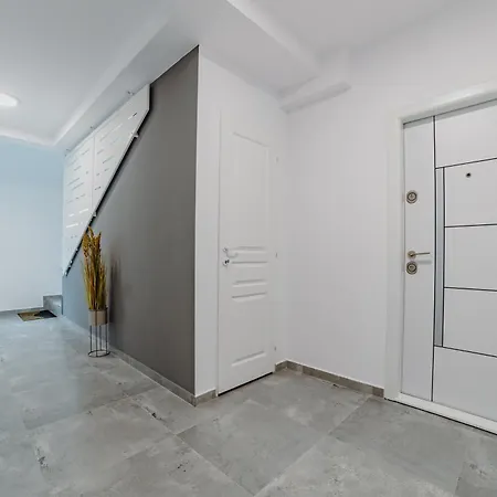 Russo Apartment